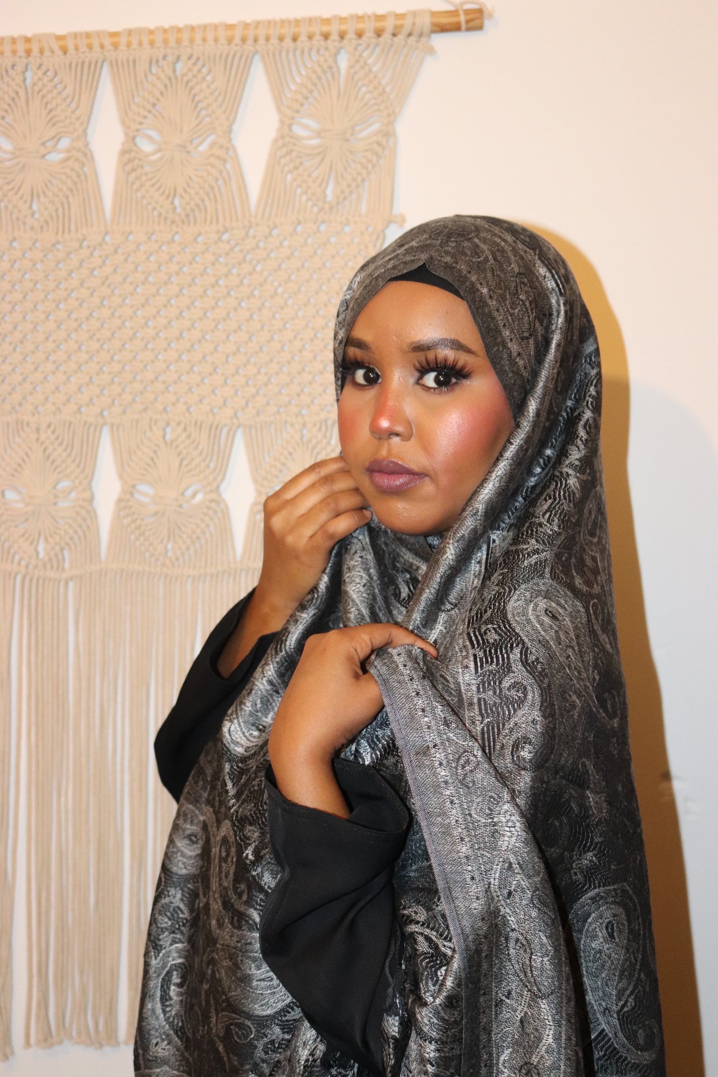 BLACK AND GREY PASHMINA